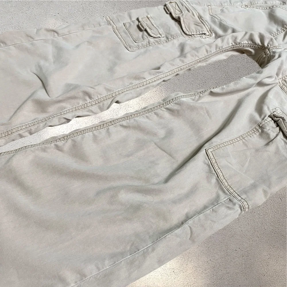 American Eagle Outfitters Mid Rise Cream Beige Cargo Style Wide Leg Pants - Picture 8 of 9